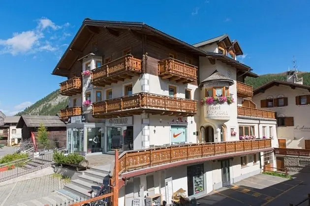 Hotel Crosal - Dış Mekan