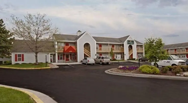 Crossland Economy Studios - Kansas City - Lenexa - 95th St.