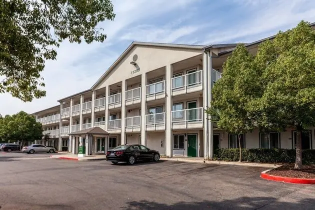 Crossland Sacramento - Point East Drive