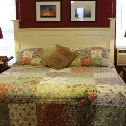 The Crossroads Inn (formerly Chantilly Lace Country Inn)