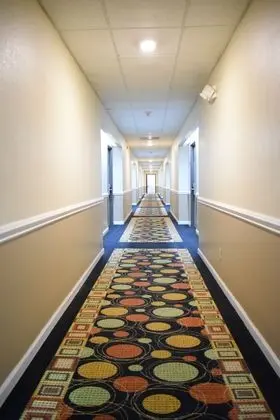 Crossroads Inn and Suites - İç Mekan