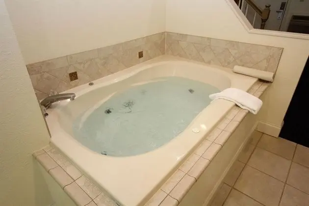 Crossroads Inn & Suites