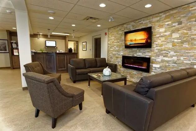 Crossroads Inn & Suites - Lobi
