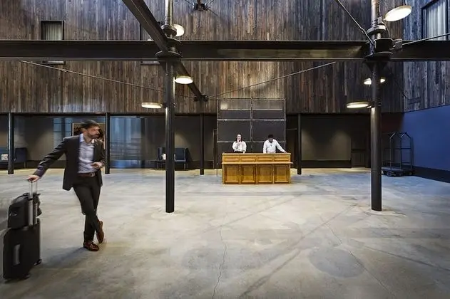 Crossroads Hotel - Lobi