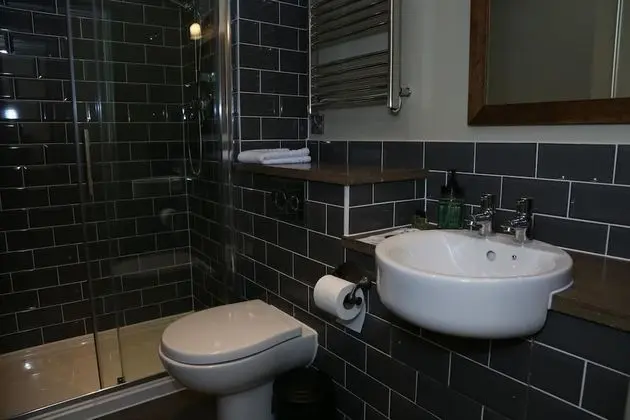 Crown and Anchor - Banyo Tipleri
