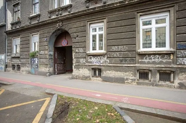 Crown Apartment