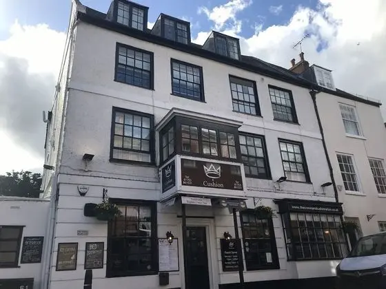 The Crown And Cushion - Dış Mekan