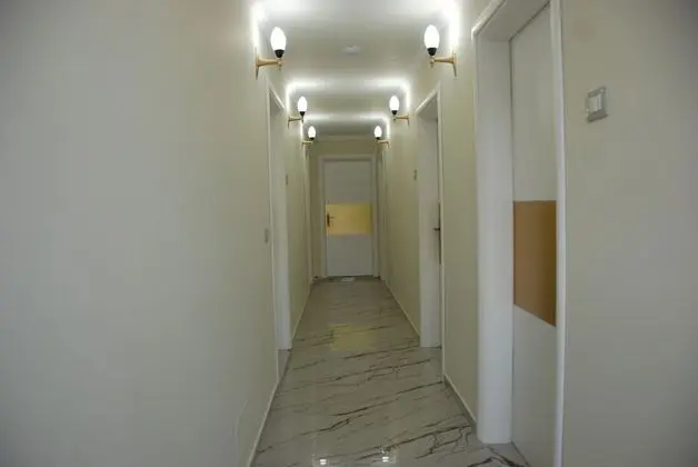 Crown Deluxe Apartments - Lobi