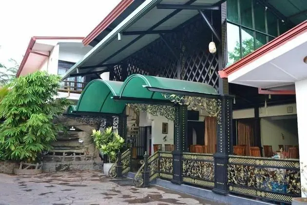 Crown Grand Hotel