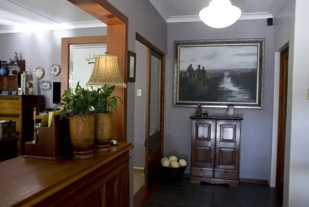The Crown Guesthouse - Lobi