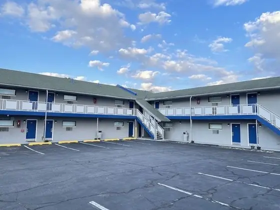 Crown Inn Motel - Dış Mekan