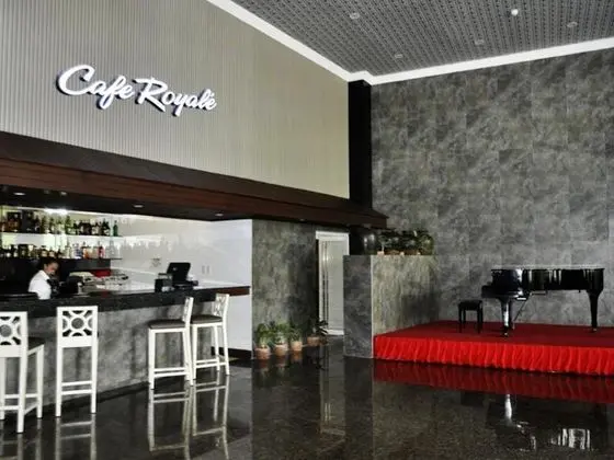 Crown Legacy Hotel - Yerinde Yemek