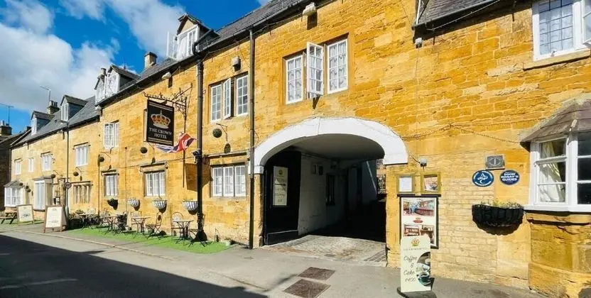 The Crown Hotel - Dış Mekan