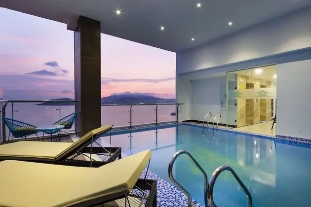 Crown Hotel Nha Trang - Havuz
