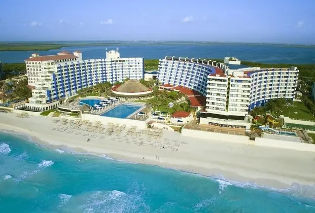 Crown Paradise Club Cancun All Inclusive