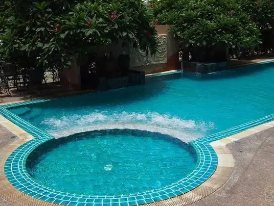 Crown Pattaya Beach - Havuz