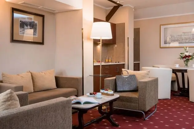 Crown Piast Hotel & Park - Genel