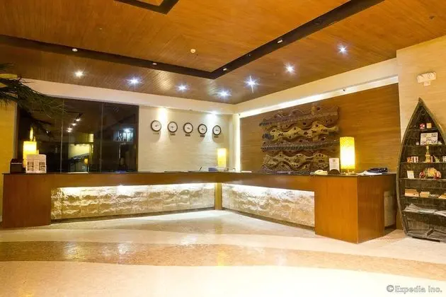 Crown Regency Resort & Convention Center - Lobi