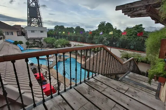 Crown Regency Suites and Residences - Mactan - Havuz