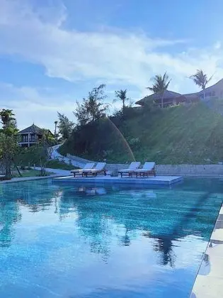 Crown Retreat Quy Nhon Resort - Havuz