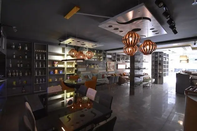 Crown Royal Hotel Tyr