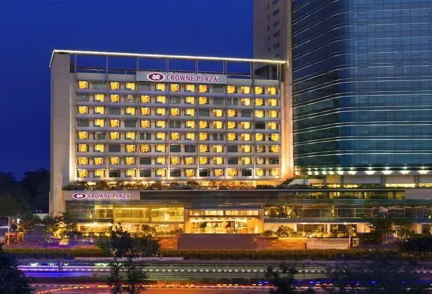 Crowne Plaza Ahmedabad City Centre, an IHG Hotel - Dış Mekan