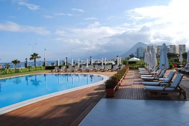 Crowne Plaza Hotel Antalya, an IHG Hotel - Havuz