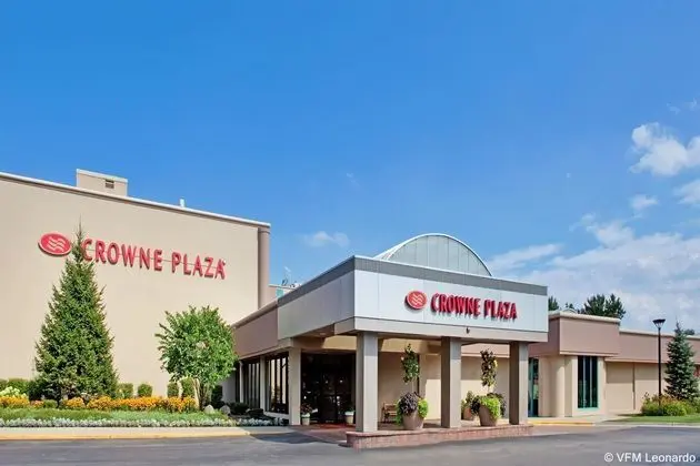 Crowne Plaza Chicago - Northbrook