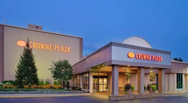 Crowne Plaza Chicago-Northbrook