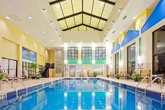 Crowne Plaza Englewood - Havuz