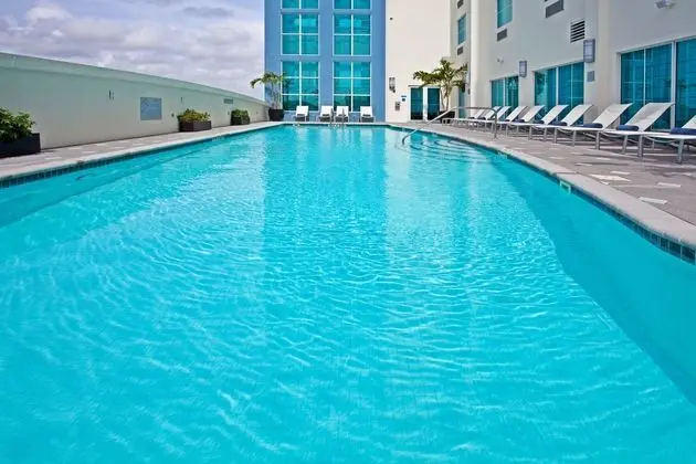 Crowne Plaza Fort Lauderdale Airport/ Cruise Port - Havuz