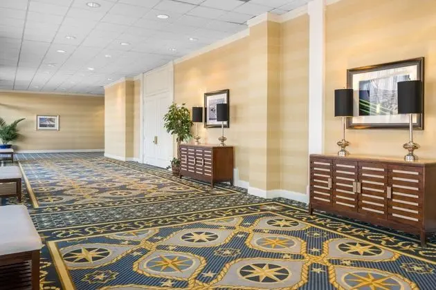 Crowne Plaza Hampton Marina