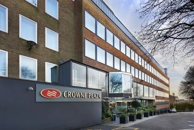 Crowne Plaza London Ealing - Dış Mekan