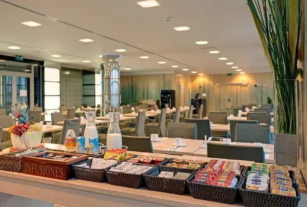 Crowne Plaza Madrid Airport - Yeme / İçme