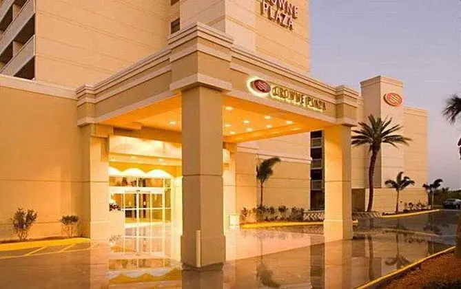 Crowne Plaza Melbourne Oceanfront