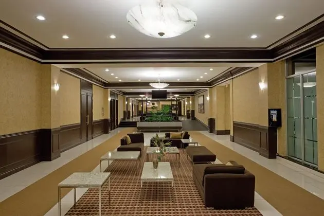 Crowne Plaza Montreal Airport - Dış Mekan