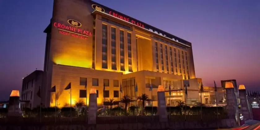 Crowne Plaza Hotel New Delhi Okhla, an IHG Hotel - Dış Mekan