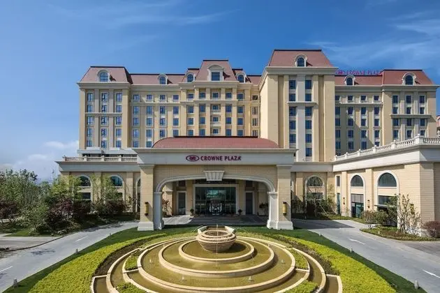 Crowne Plaza Qingdao Oriental Movie Metropolis, an IHG Hotel - Dış Mekan