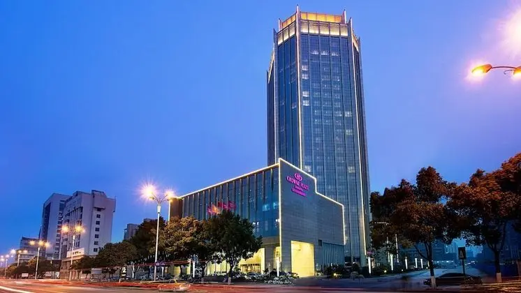 Crowne Plaza Zhenjiang, an IHG Hotel - Dış Mekan