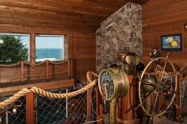 Crow's Nest - İç Mekan