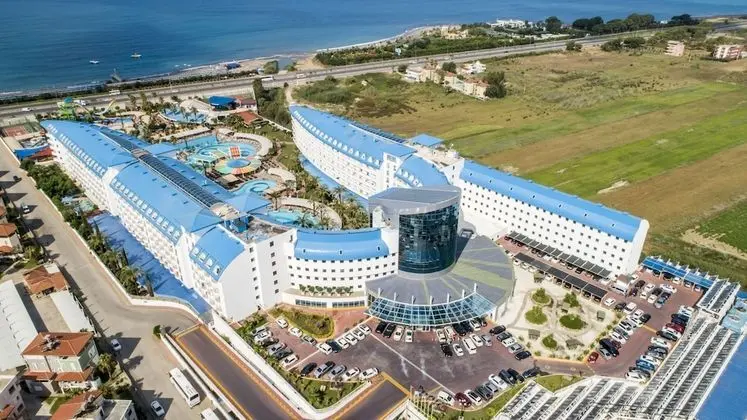 Crystal Admiral Resort Suites & SPA