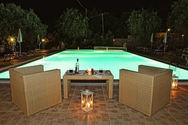 Crystal Blue Apartments - Havuz