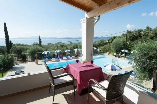 Crystal Blue Apartments - Lobi