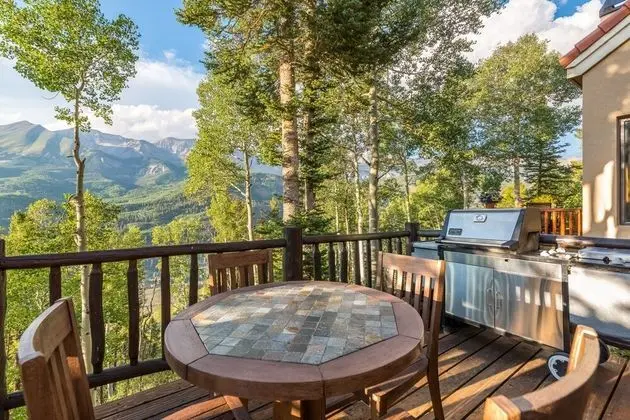Crystal Chalet 12 by Avantstay Close to Town w/ Views of San Sofia Ridge