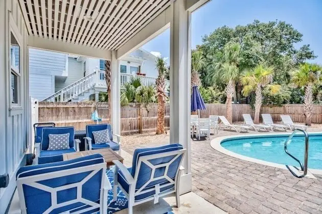 Crystal Gem Heated Pool Beach Chair Setup - Havuz