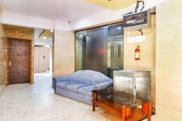 Hotel Crystal Inn - Lobi