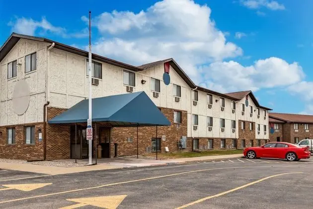 Crystal Inn Hotel and Suites - 1