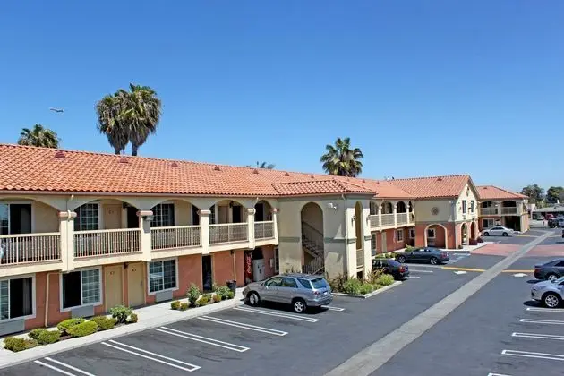 Crystal Inn & Suites