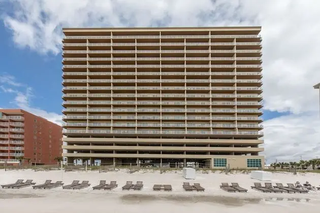 Crystal Shores West Condos by Hosteeva - Dış Mekan