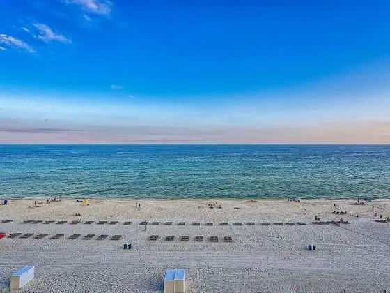 Crystal Shores West Condos by Hosteeva - Plaj